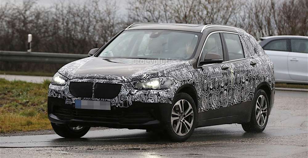 BMW вывела на тесты семиместный кроссовер X1 для китайского рынка