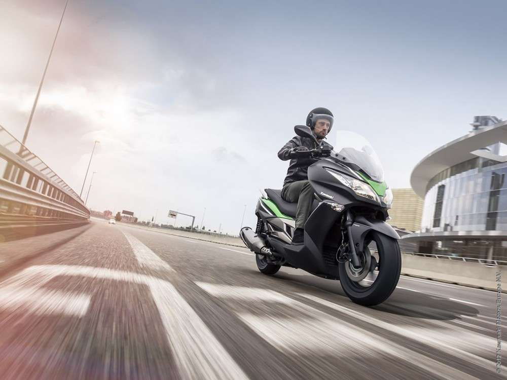 Отзыв скутеров Kawasaki J300 из-за проблем с двигателем