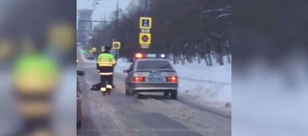Патрульный автомобиль ДПС сбил женщину в Москве