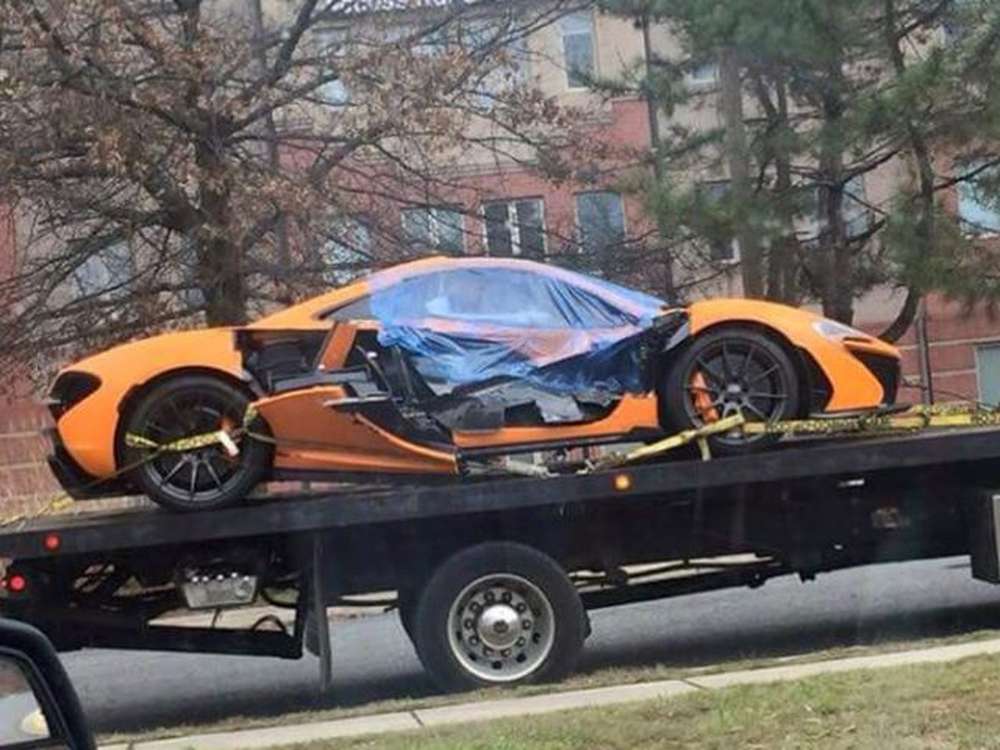 Вот так прокатился: дорогущий McLaren P1 превратили в груду железа