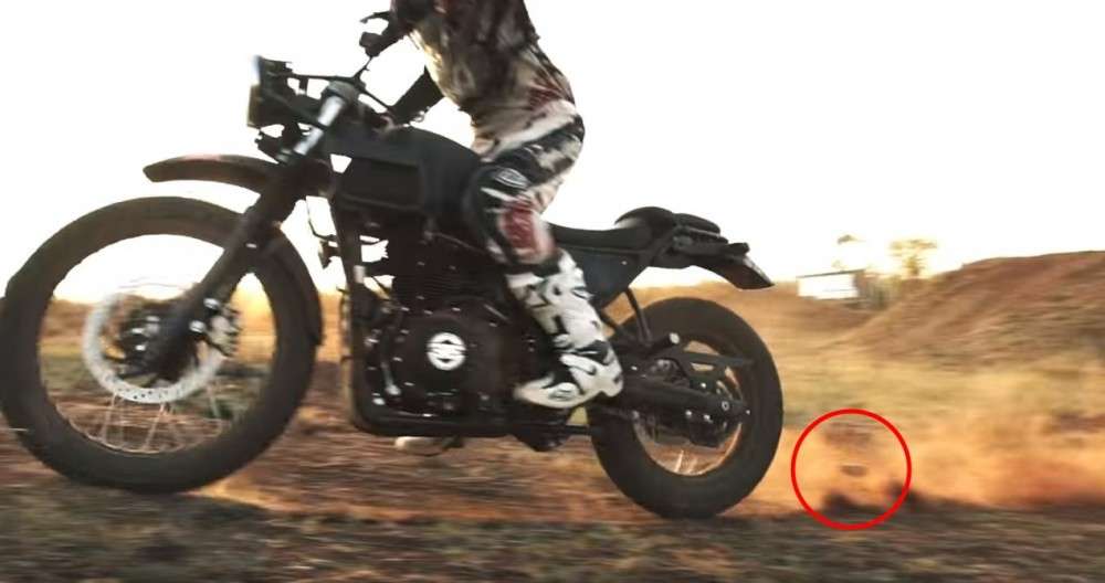 В официальном проморолике у мотоцикла Royal Enfield Himalayan 2016 отвалилась подножка