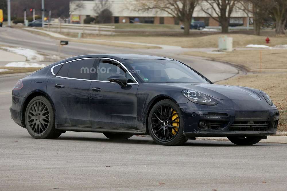 Опубликованы первые фотографии салона нового Porsche Panamera