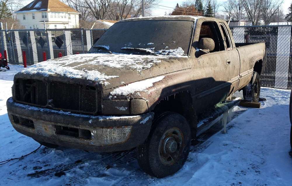 Вот так железо: кузов пикапа Dodge отлично сохранился на дне озера