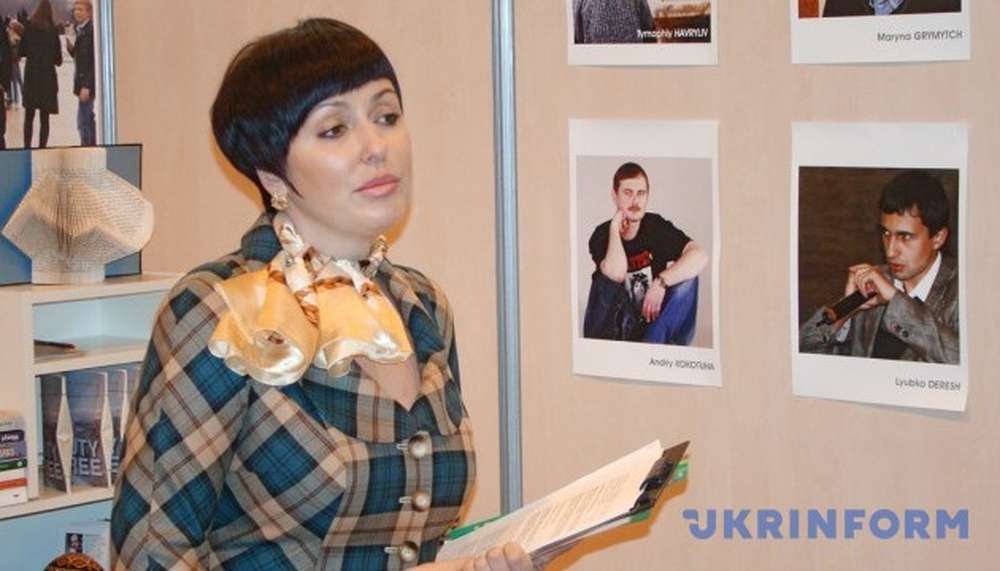 Полиция Киева оштрафовала жену Яценюка за разговоры по телефону за рулем