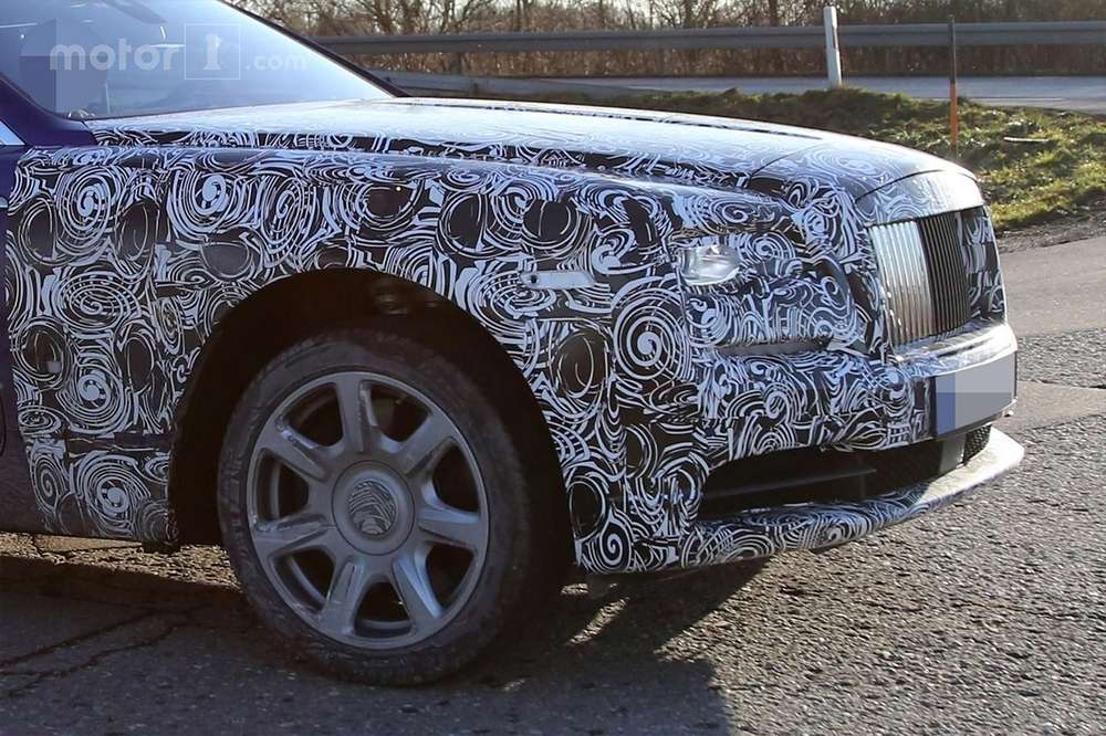 Rolls-Royce вывел на тесты обновленный Wraith