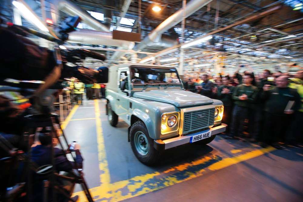 Последний Land Rover Defender сошел с конвейера