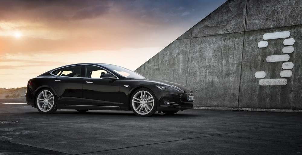 Компания Tesla готовит к премьере новый электрокар Model 3