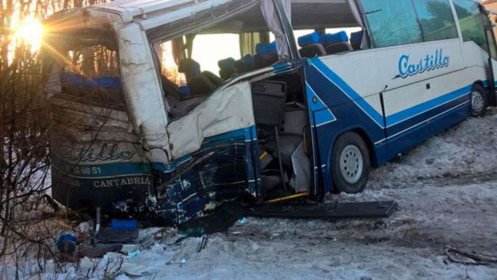 В ДТП под Петербургом пострадали 18 человек