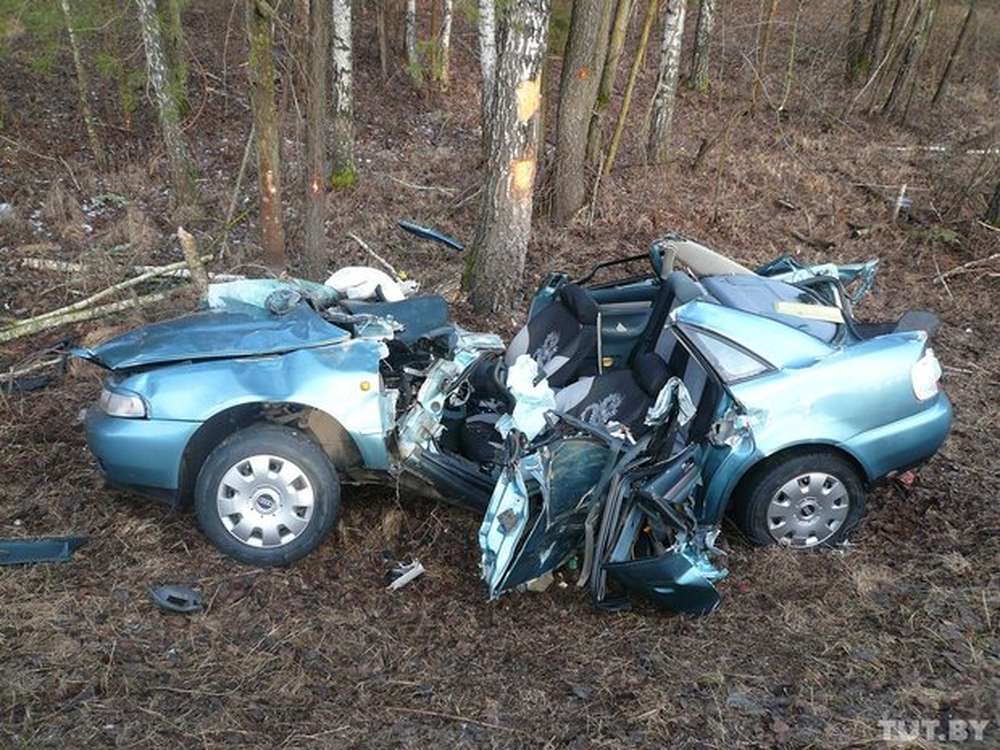 В Ветковском районе водитель Audi не справился с управлением