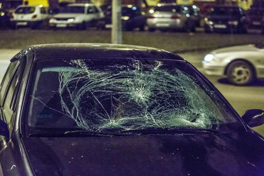 На пешеходном переходе в Минске водитель Renault сбил мужчину
