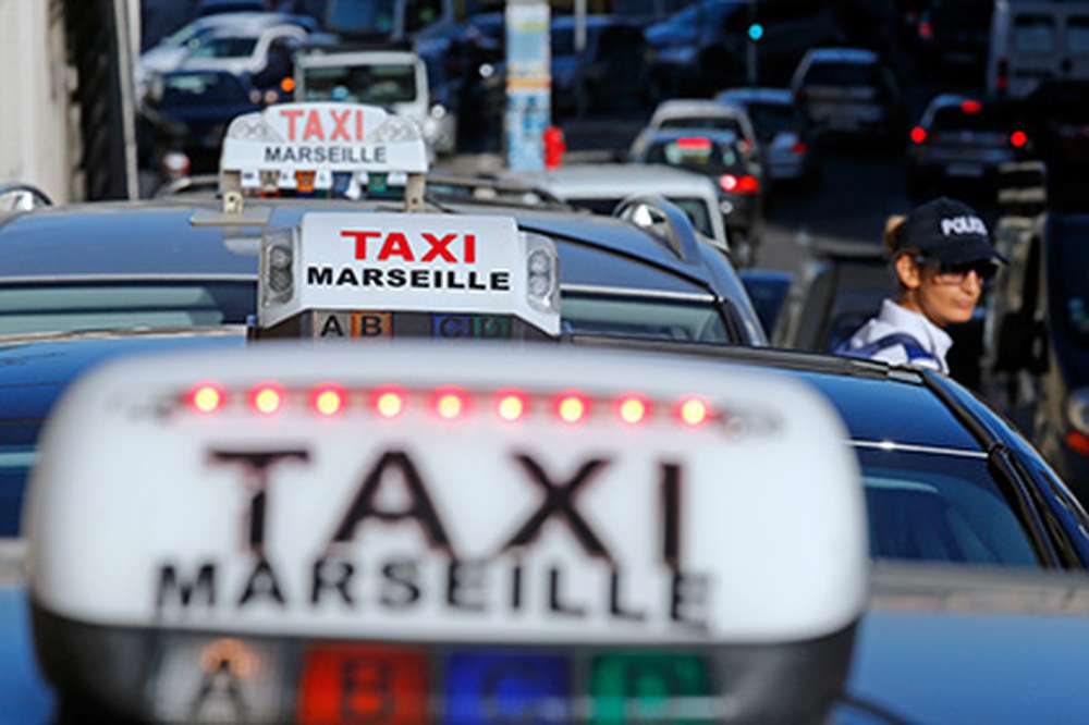 Uber заплатил своим водителям по ?100 за акции протеста в Париже