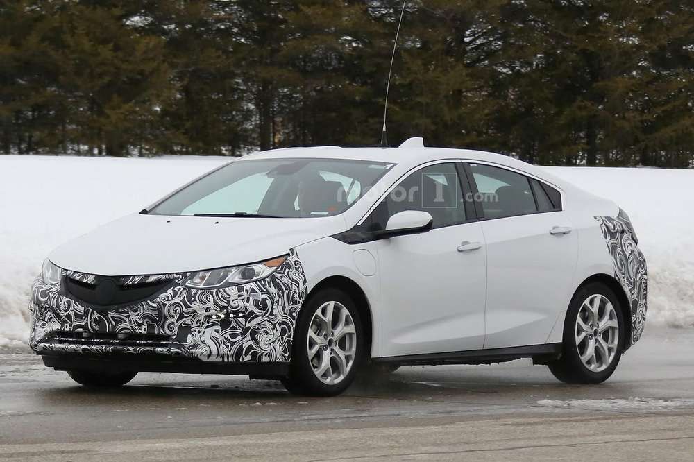 Opel Ampera 2017 модельного года замечен фотошпионами