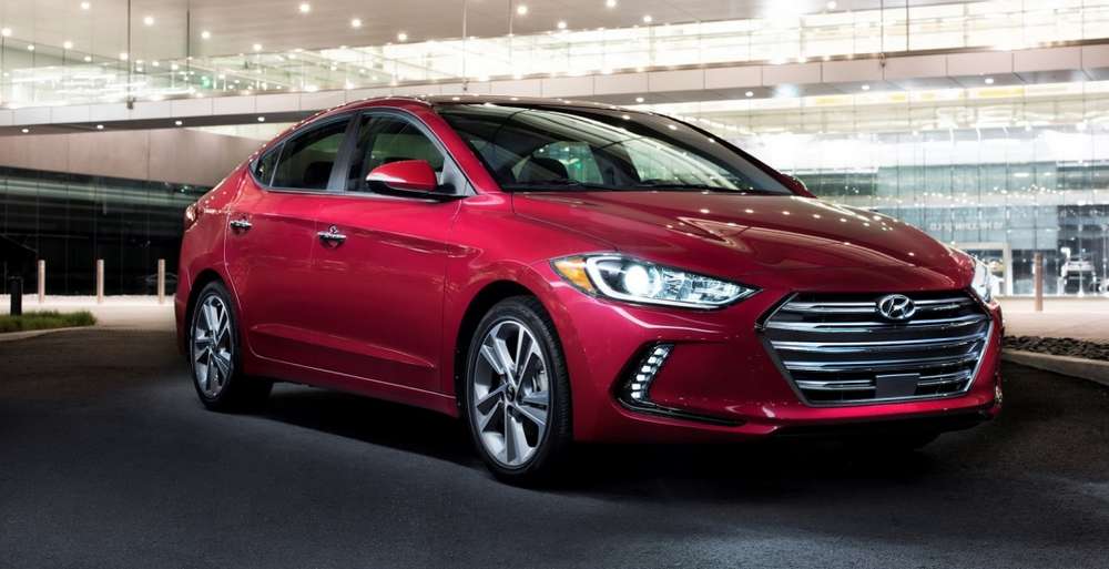 «Заряженный» седан Hyundai Elantra Sport представят осенью 2016 года