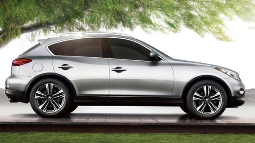 Компания Infiniti представит в Нью-Йорке рестайлинговый кроссовер QX50