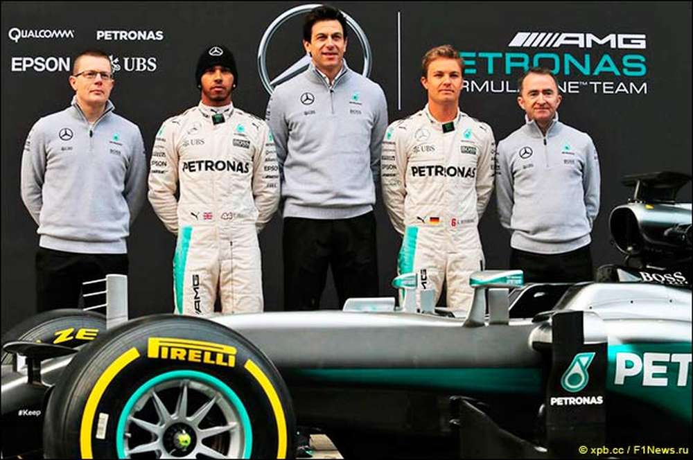 Презентации новых машин: Mercedes-Benz F1 W07 Hybrid