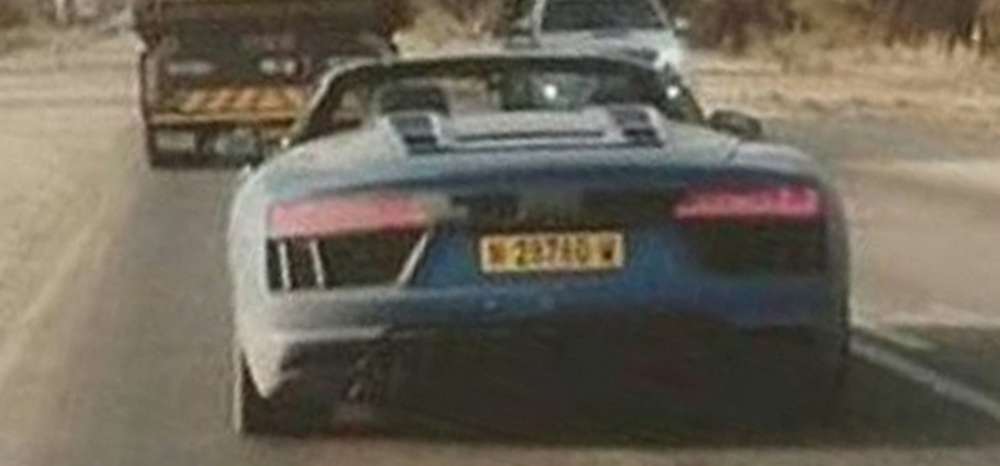 Audi R8 с открытым верхом заметили без камуфляжа