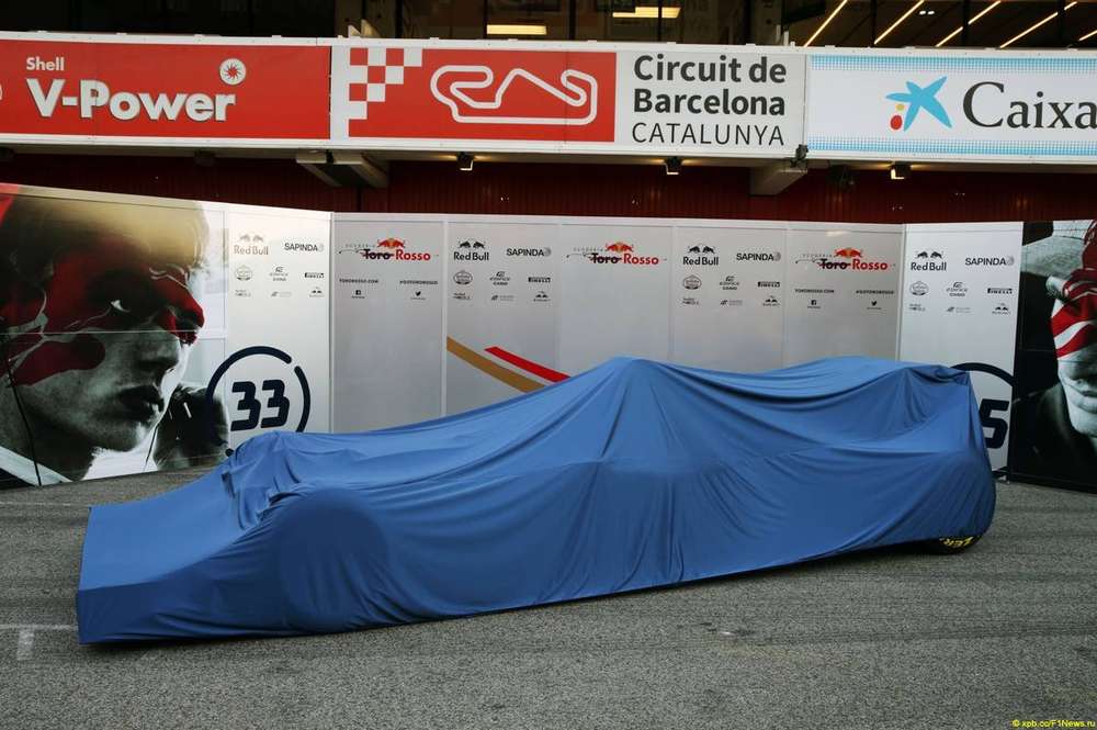 Презентации новых машин: Scuderia Toro Rosso STR11