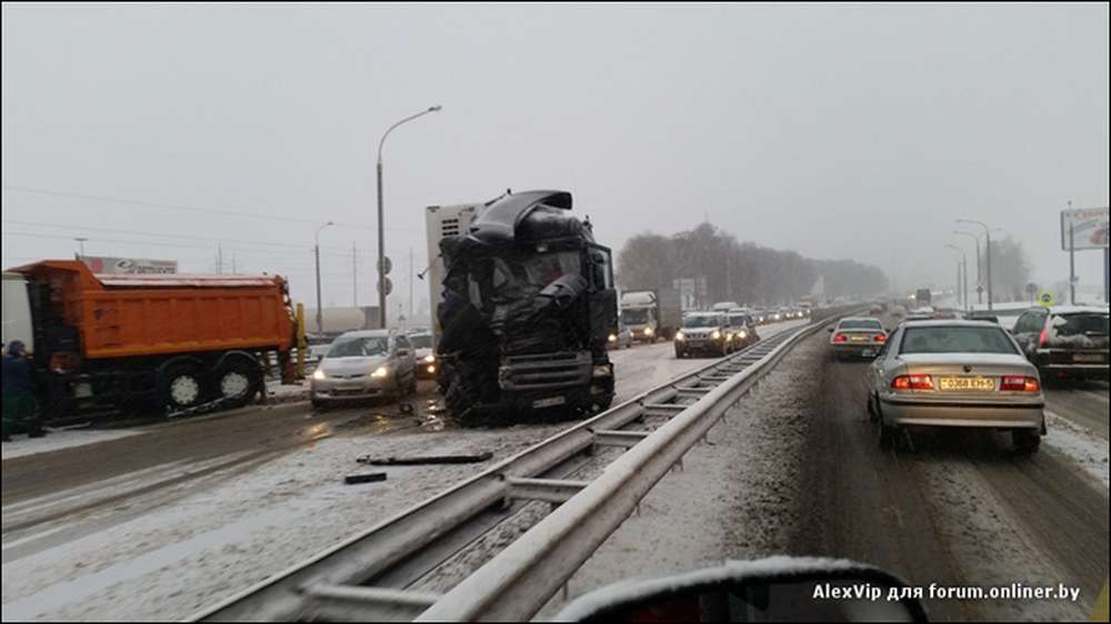 Крупное ДТП произошло на МКАД в районе авторынка