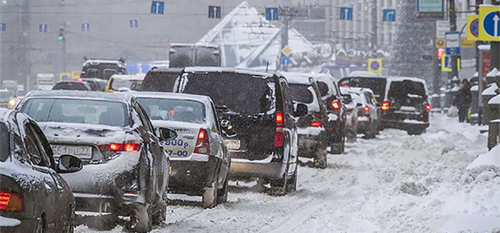 Власти Москвы попросили водителей пересесть на общественный транспорт