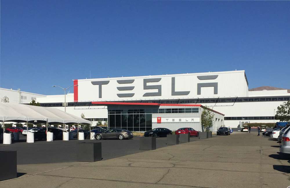 Работа в Tesla оказалась нервной и низкооплачиваемой