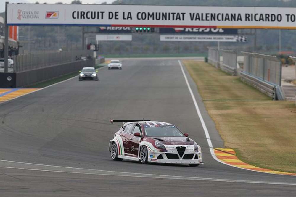 Sebastian Loeb Racing приняла участие в тестах TCR в Валенсии