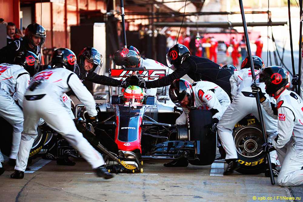 Haas пока не хватает запчастей для новой машины