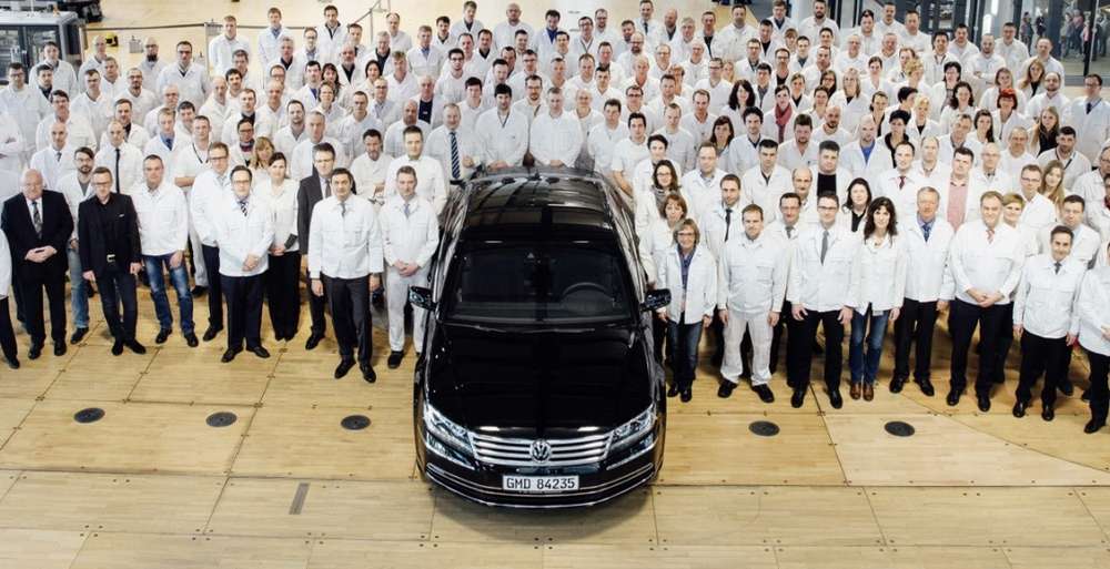 Компания Volkswagen прекратила серийный выпуск седана Phaeton