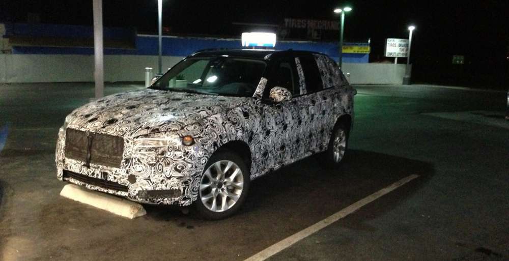 BMW вывела на дорожные тесты новый флагманский кроссовер X7