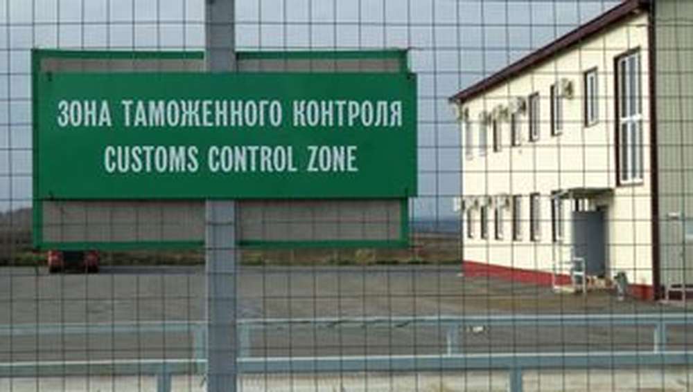Таможенники просят разрешения проверять машины на дорогах по всей стране