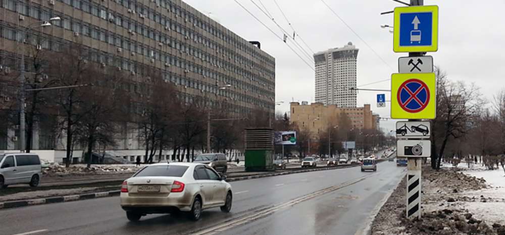 Доп москва. Выделенка на широкой улице. Новая разметка на Хорошевском шоссе. Выделенка на Голубинской.