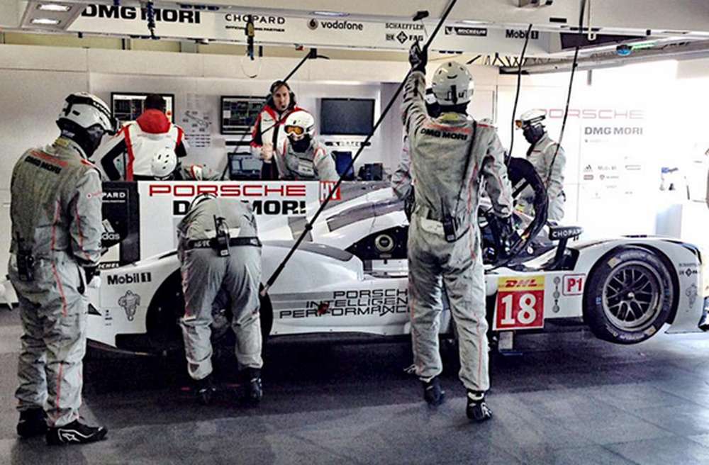 Porsche лидирует в первый день официальных тестов WEC