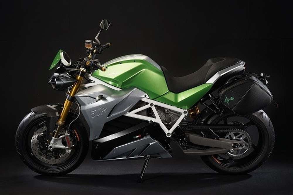 Электроцикл Energica Eva: начало предзаказов, цена, система быстрой зарядки