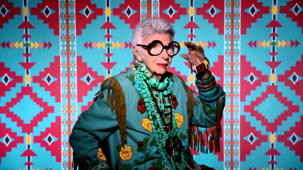Послом марки DS стала 94-летний дизайнер из США