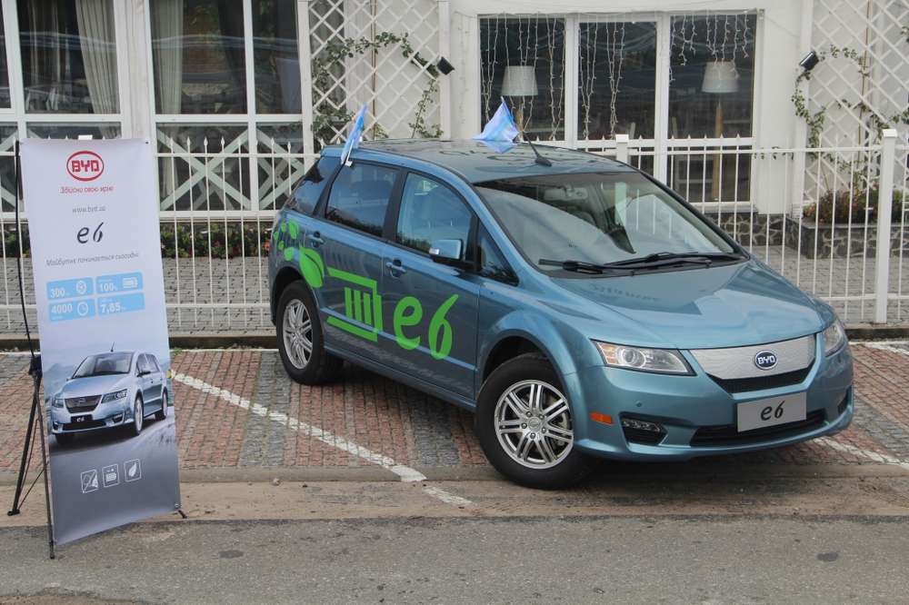 Компания BYD утроит продажи электрических машин