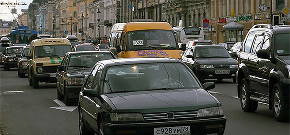 Автомобилистов из Санкт-Петербурга хотят освободить от транспортного налога