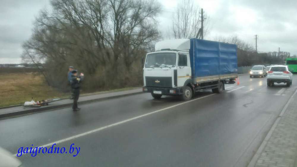 В Гродно груженый МАЗ сбил пьяного пешехода с велосипедом