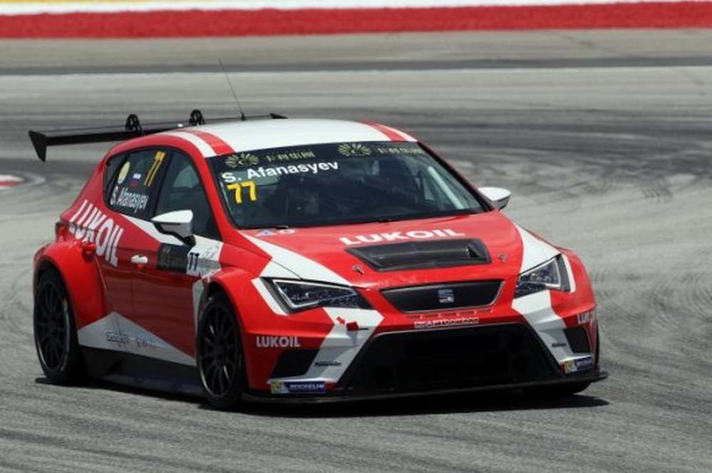 Сергей Афанасьев завоевал бронзу в дебютной гонке TCR