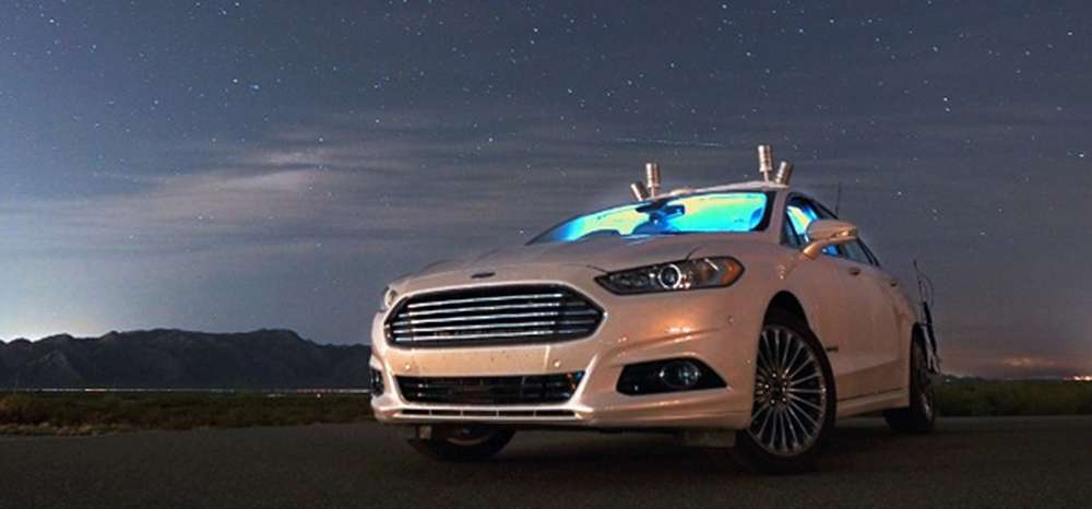 Автопилот Ford смог проехать по ночному шоссе с выключенными фарами