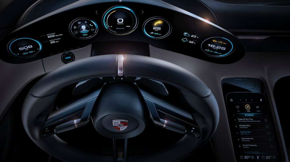 Tesla наняла создателя интерьера электросуперкара Porsche