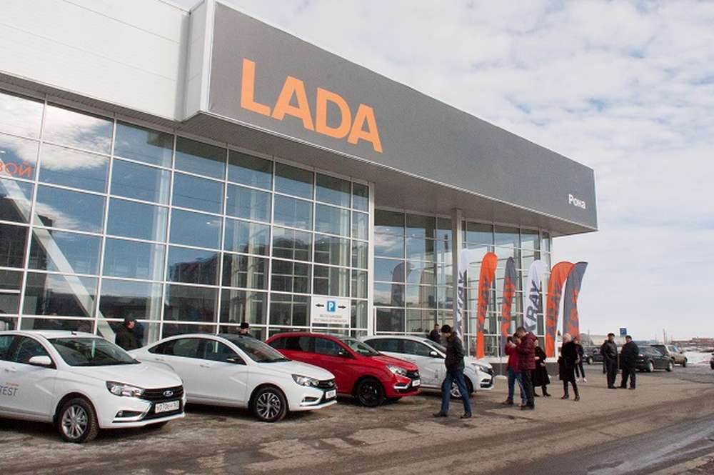 Число автодилеров в России за три месяца сократилось на 6%