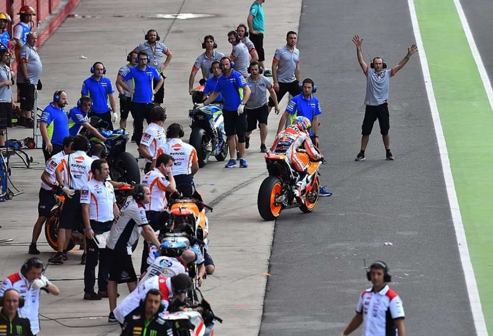 Пилоты MotoGP выступают за новый регламент в области смены мотоцикла