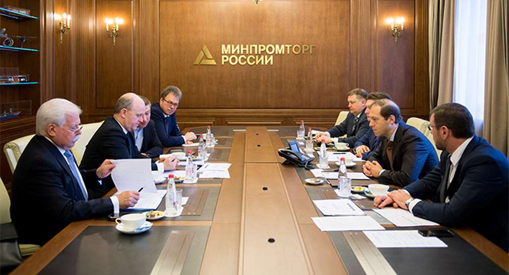 Мантуров напомнил главе «АвтоВАЗа» о необходимости применения российских комплектующих