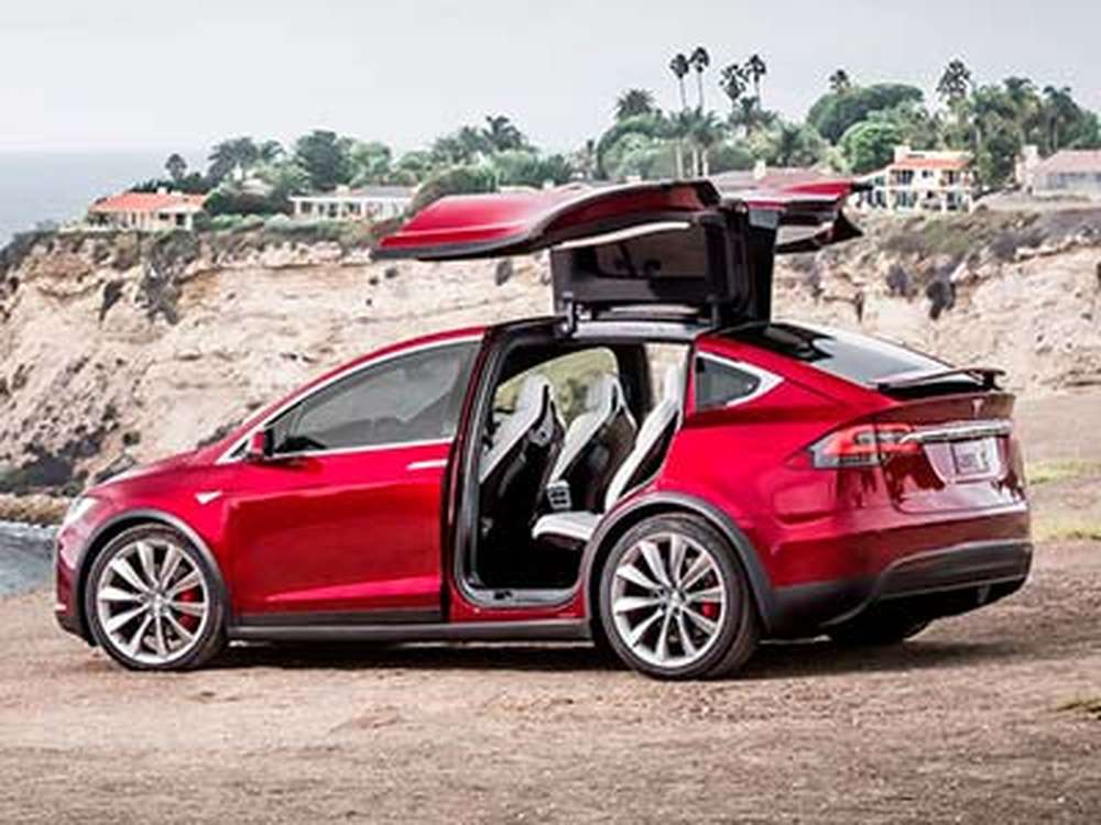 Первый Tesla Model X купил Ford