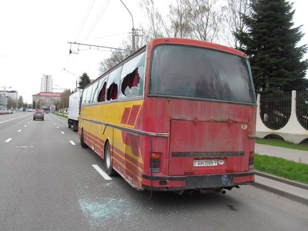 В Минске пьяный парень угнал и разбил автобус