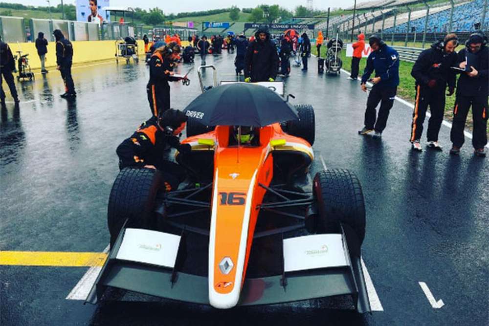 Формула V8 3.5: Воскресную гонку выиграл Диллман