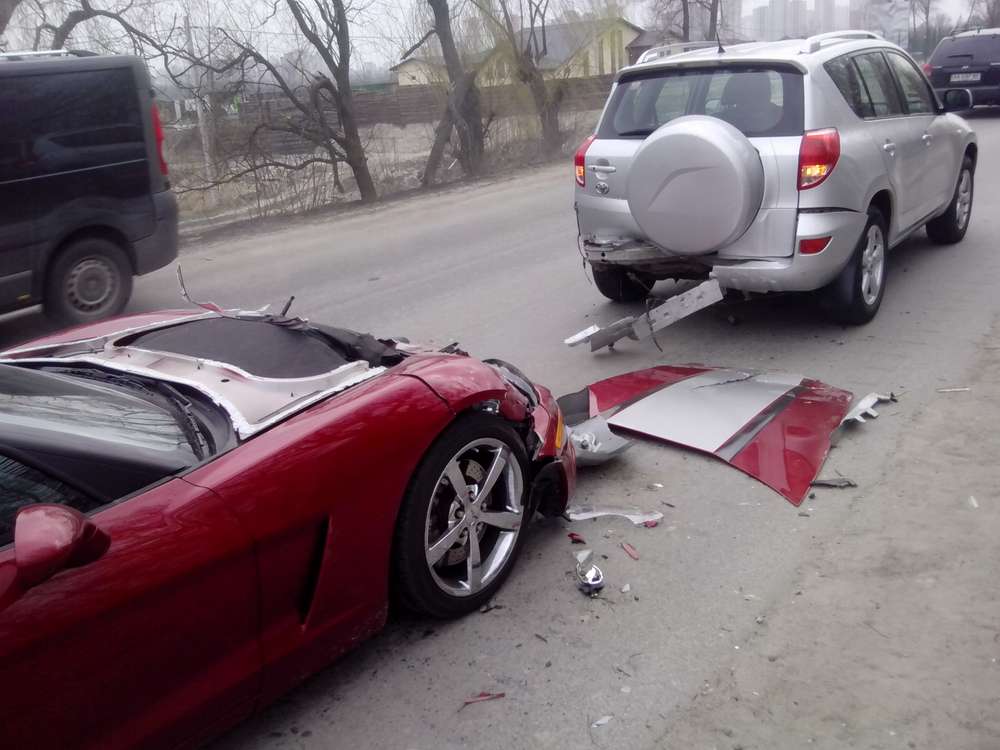 Chevrolet Corvette стал участником ДТП в Киеве