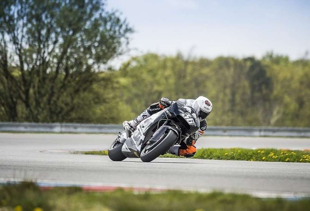 Тестам KTM помешала погода