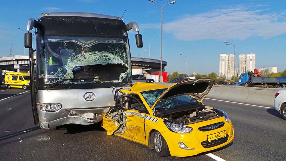 Движение по МКАД на юге Москвы затруднено после смертельной аварии