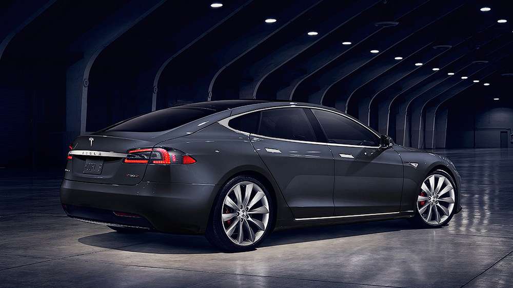 Tesla добавит Model S промежуточную версию