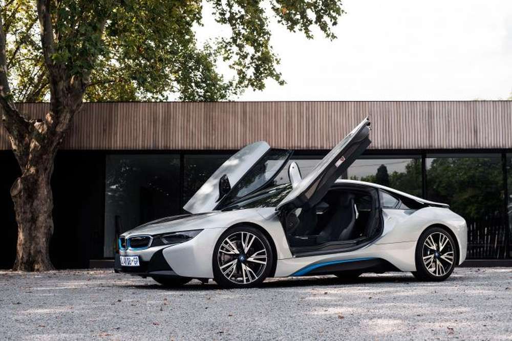 Серия автомобилей BMW i8 теперь выпускается в двойном количестве